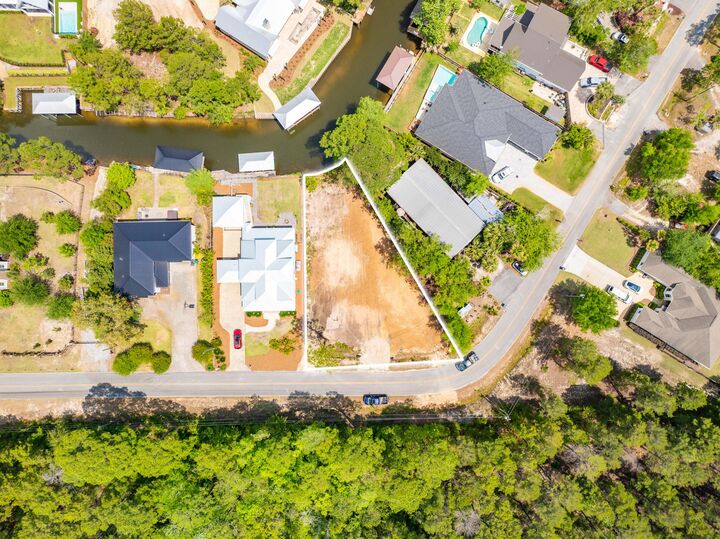 Property Photo: 564 W Point Washington Road FL 32459