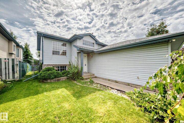 Property Photo: 3035 134 Avenue NW AB T5A 5C3