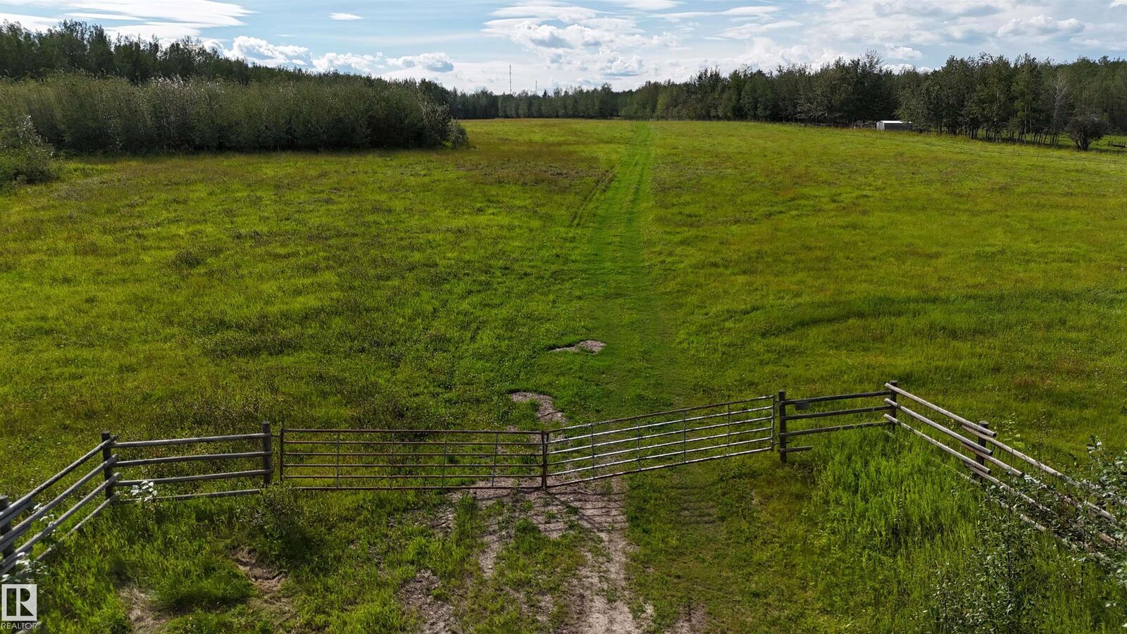 Property Photo:  51110 RR 75  AB T7A 1R9 