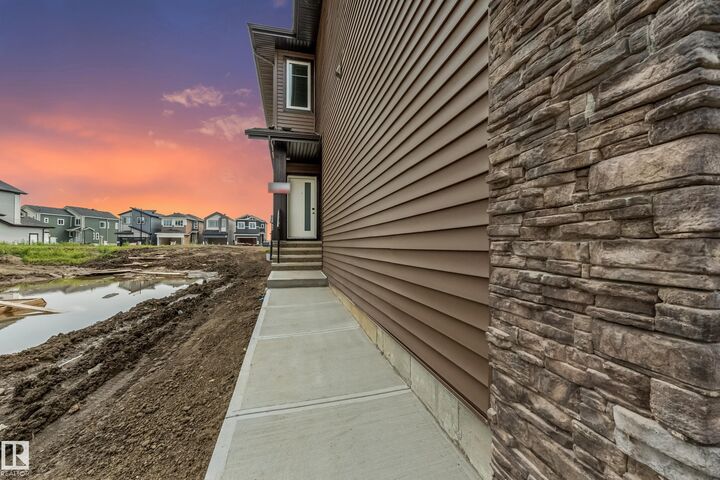 Property Photo: 4643 17 Avenue SW AB T6X 3N1