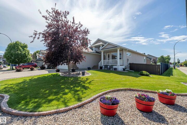 Property Photo:  1 Linksview Cl  AB T7X 4P3 
