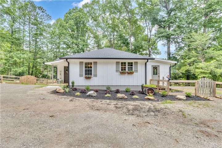 Property Photo: 6290 Cascade Palmetto GA 30213