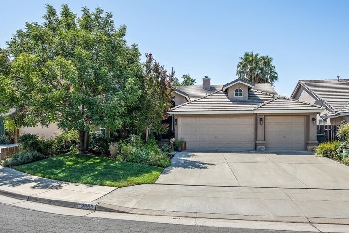 Property Photo:  2955 E Pryor Drive  CA 93720 