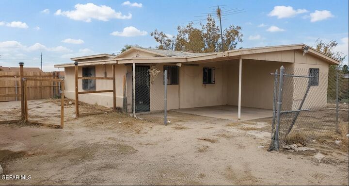 Property Photo:  708 E Washington Street  TX 79821 