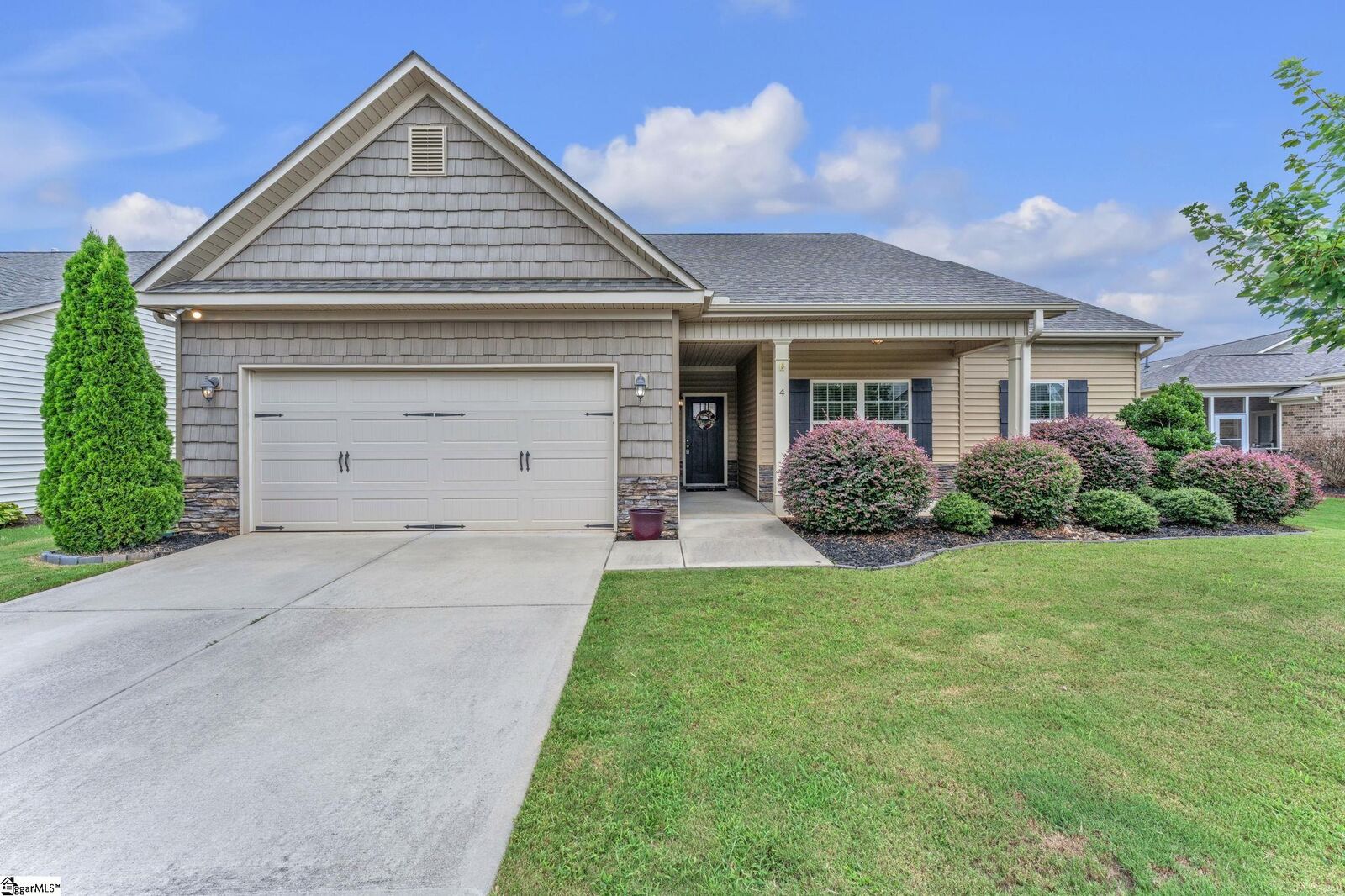 Property Photo: 4 Harvestwood Place SC 29605-6462