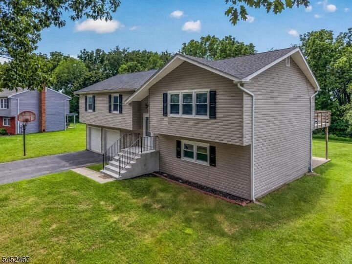 Property Photo:  30 Wordsworth Ln  NJ 08865 