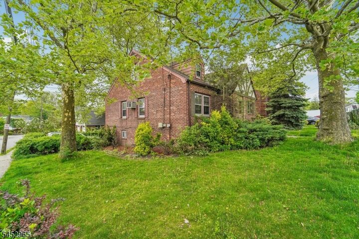 Property Photo: 1030 Jassamine Way NJ 07024