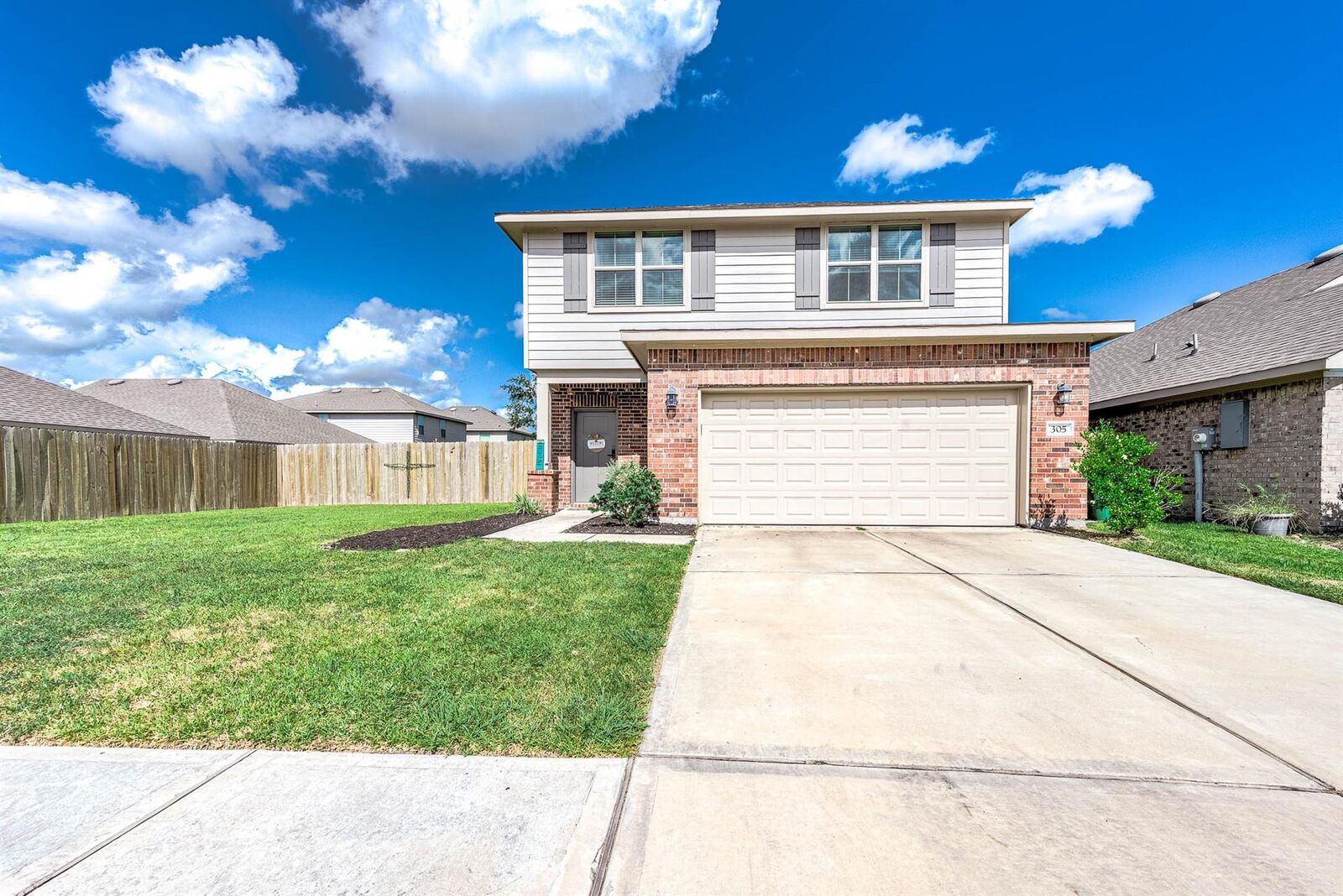 Property Photo:  305 Bryan Way  TX 77515 