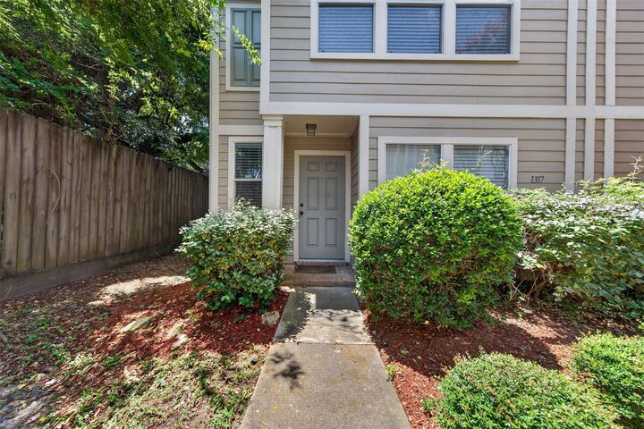 Property Photo:  1317 Paige Street  TX 77003 