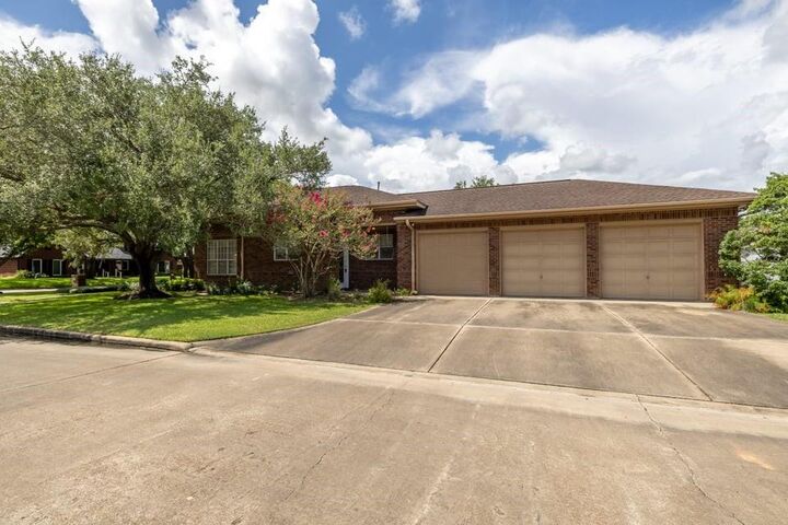 Property Photo: 7 Stoney Brook Lane TX 77414