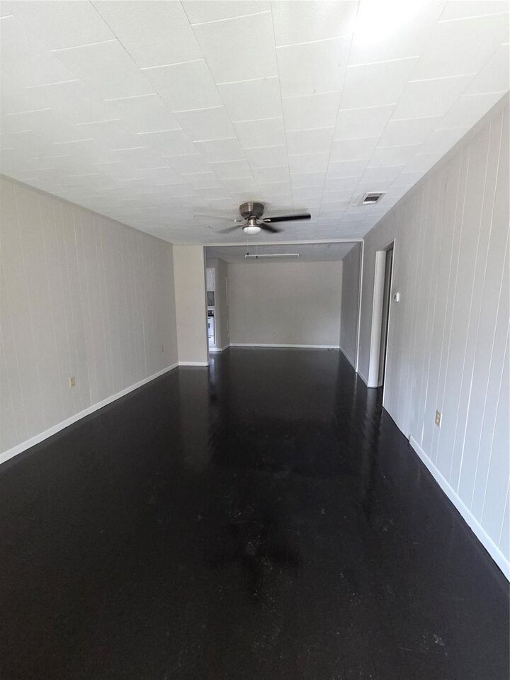 Property Photo:  122 S Willow Street  TX 77591 