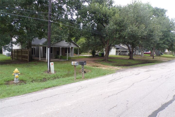 Property Photo:  1008 Brooks Avenue  TX 77471 