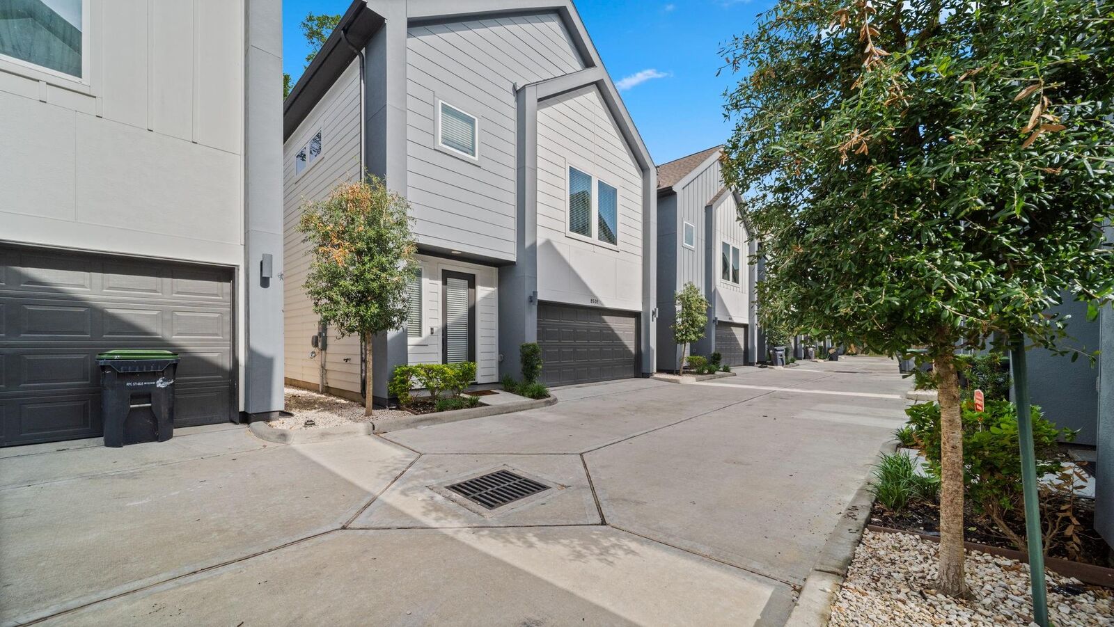 Property Photo: 850 Elkhart Street D/E TX 77091