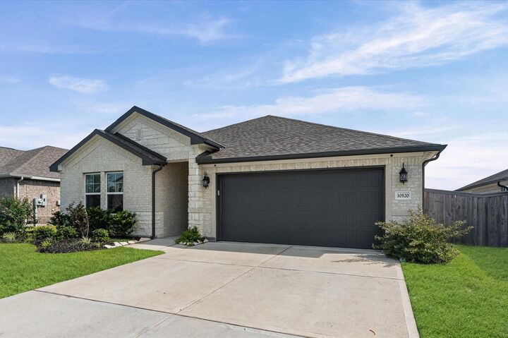 Property Photo:  10520 Deussen Lane  TX 77591 