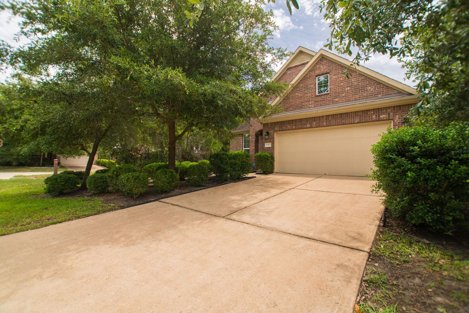Property Photo: 3 Canterborough Place TX 77375-3102
