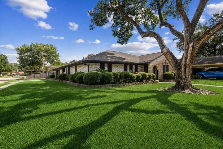 Property Photo: 201 E Temperance Lane TX 77536