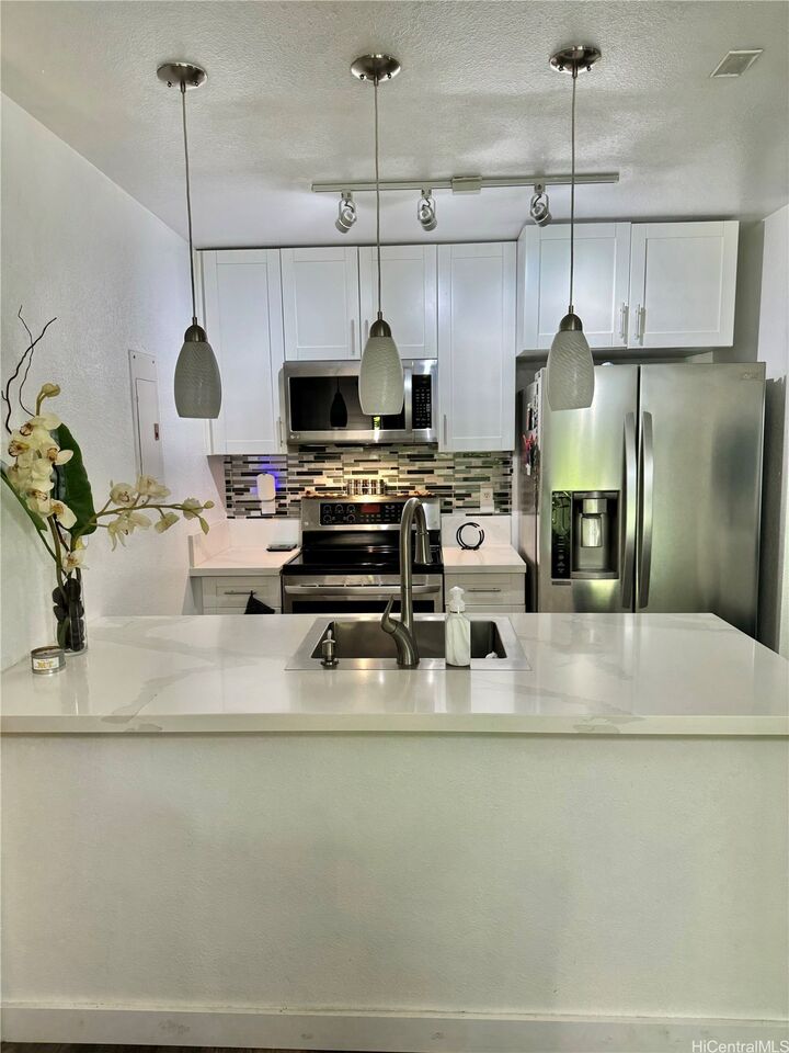 Property Photo: 645 Mananai Place 23bd HI 96818