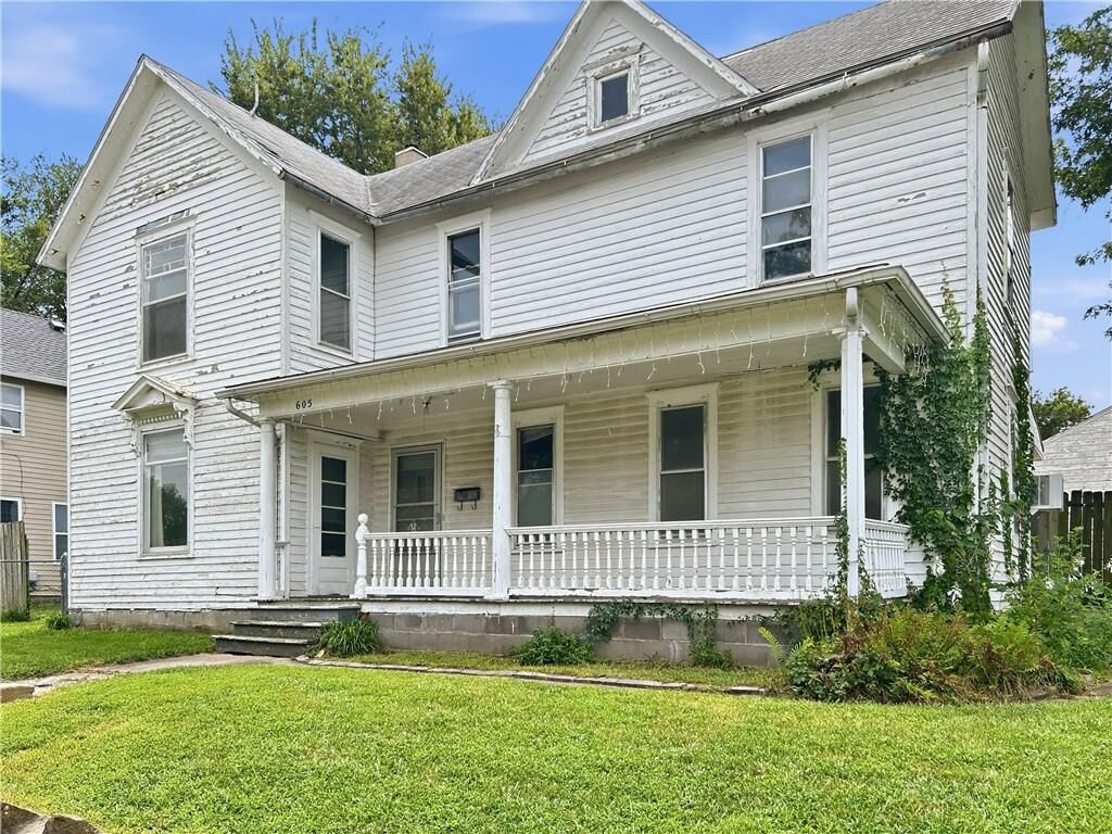 Property Photo:  605 W Peoria Street  KS 66071 