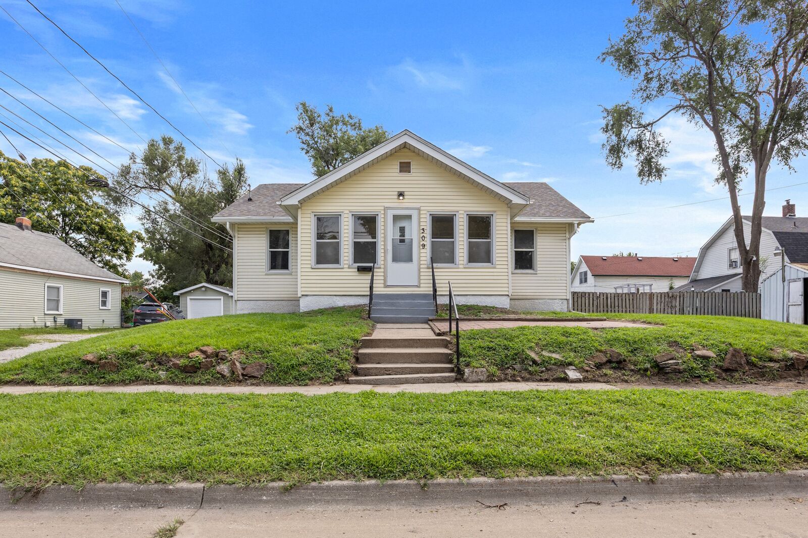 Property Photo:  309 E 25th Street  IA 50317 