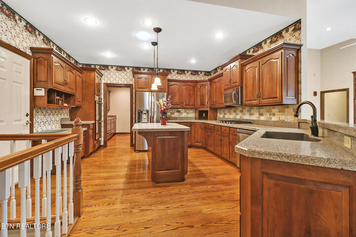 Property Photo: 24 Rolling Green Court TN 38558