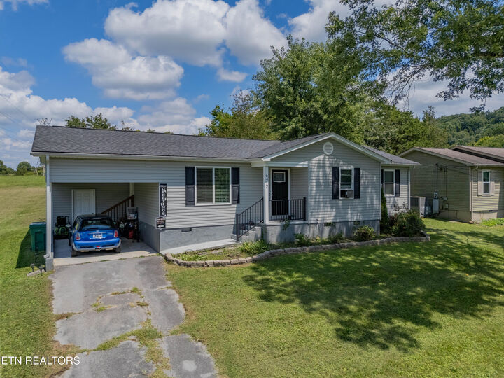 Property Photo: 6412 Walnut Breeze Lane TN 37918