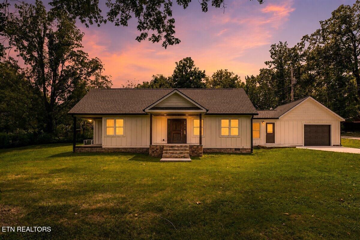 Property Photo: 216 Lafayette St TN 37841