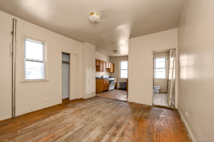Property Photo: 1129 E Tremont Avenue NY 10460