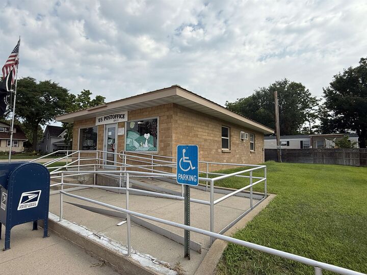 Property Photo:  103 E Commercial  NE 69123 