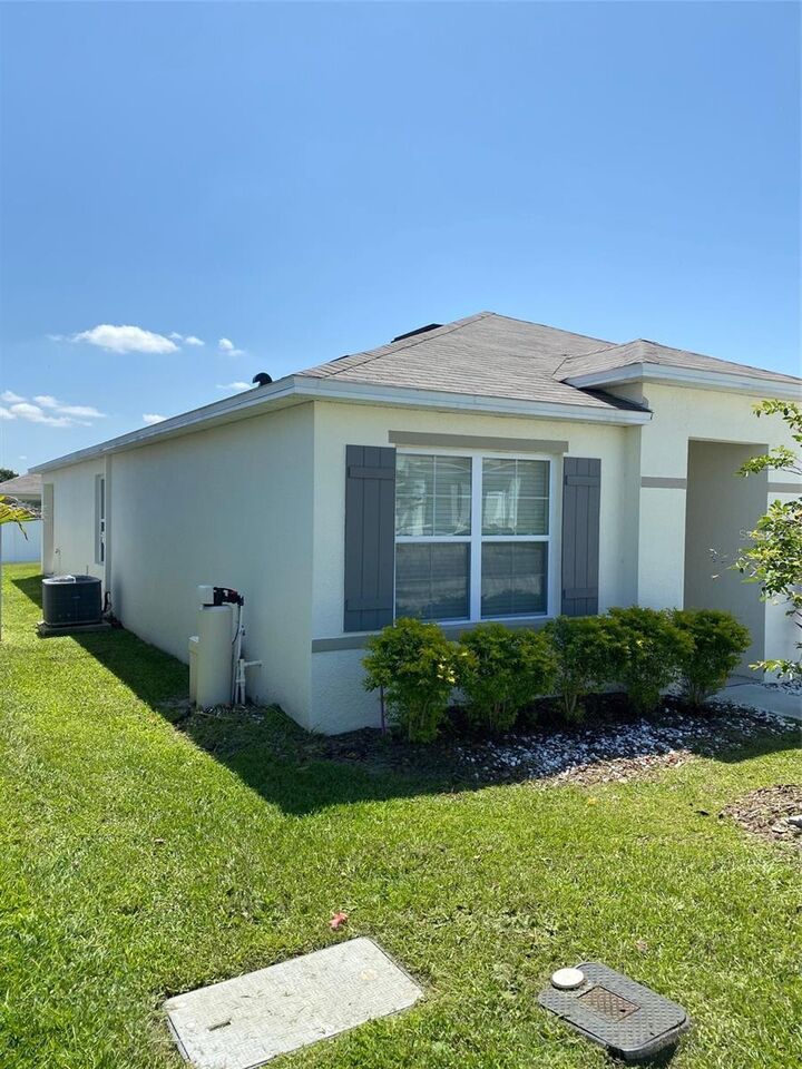 Property Photo: 3018 Royal Tern Drive FL 33881