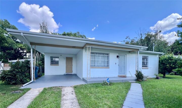 Property Photo:  1517 Riley Avenue  FL 32805 