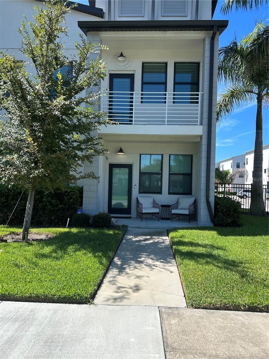 Property Photo: 2556 13th Avenue N FL 33713