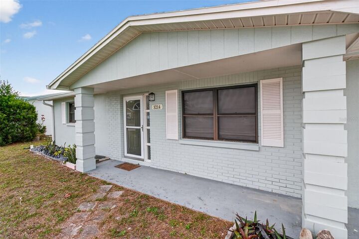 Property Photo: 3214 Huntington Road FL 34691