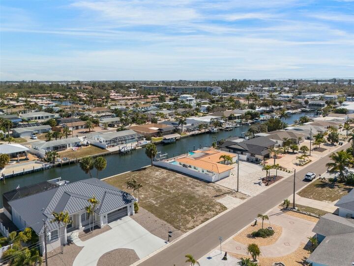 Property Photo:  4007 Coconut Terrace  FL 34210 