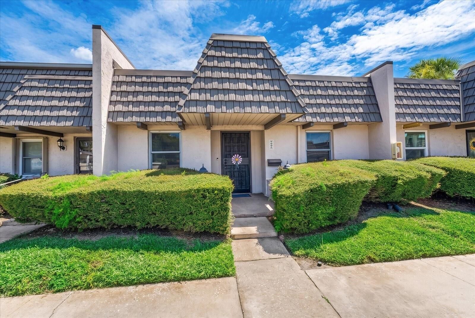 Property Photo: 1005 Cordova Green FL 33777