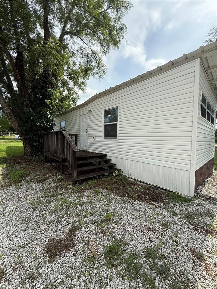 Property Photo: 37412 Carringer Rd 37412 FL 33523