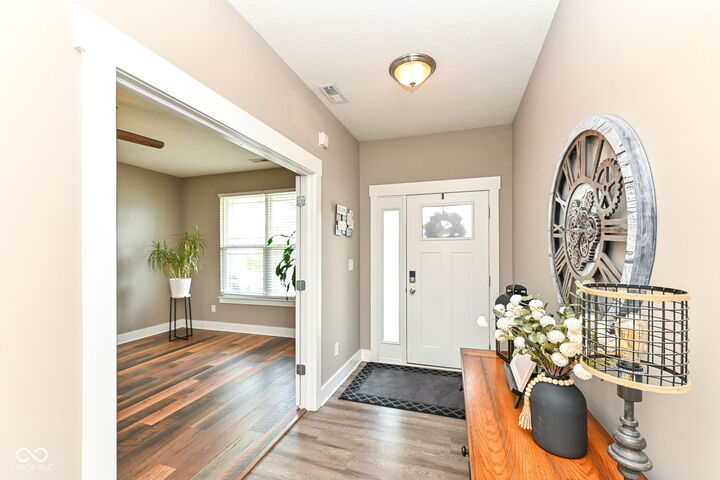 Property Photo: 1664 Devonshire Avenue IN 46123