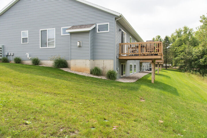 Property Photo:  1423 N Village Circle  MI 49009-6134 