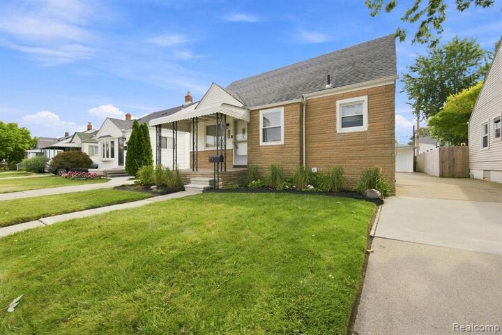 Property Photo:  17763 Valade Street  MI 48193 4722 