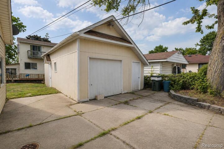 Property Photo:  22464 Beach Street  MI 48081 2301 