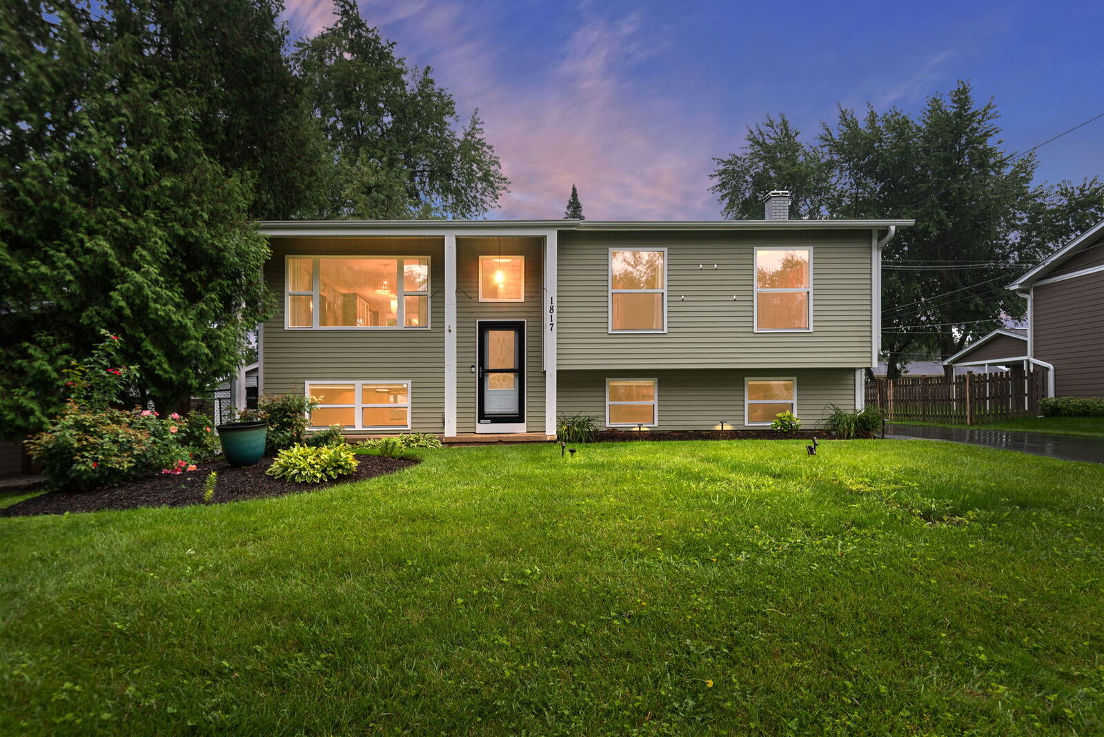 Property Photo:  1817 Elmwood Drive  IL 60046 