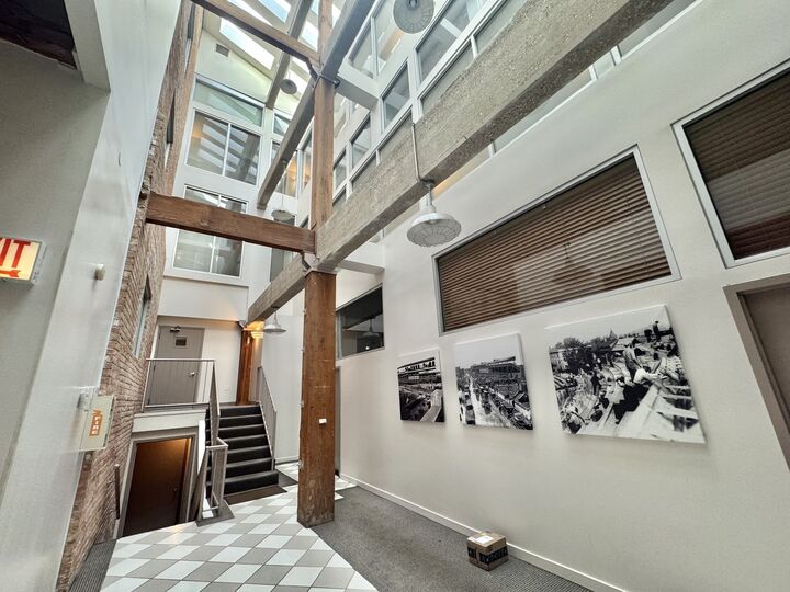 Property Photo:  1122 W Newport Avenue 1A  IL 60657 