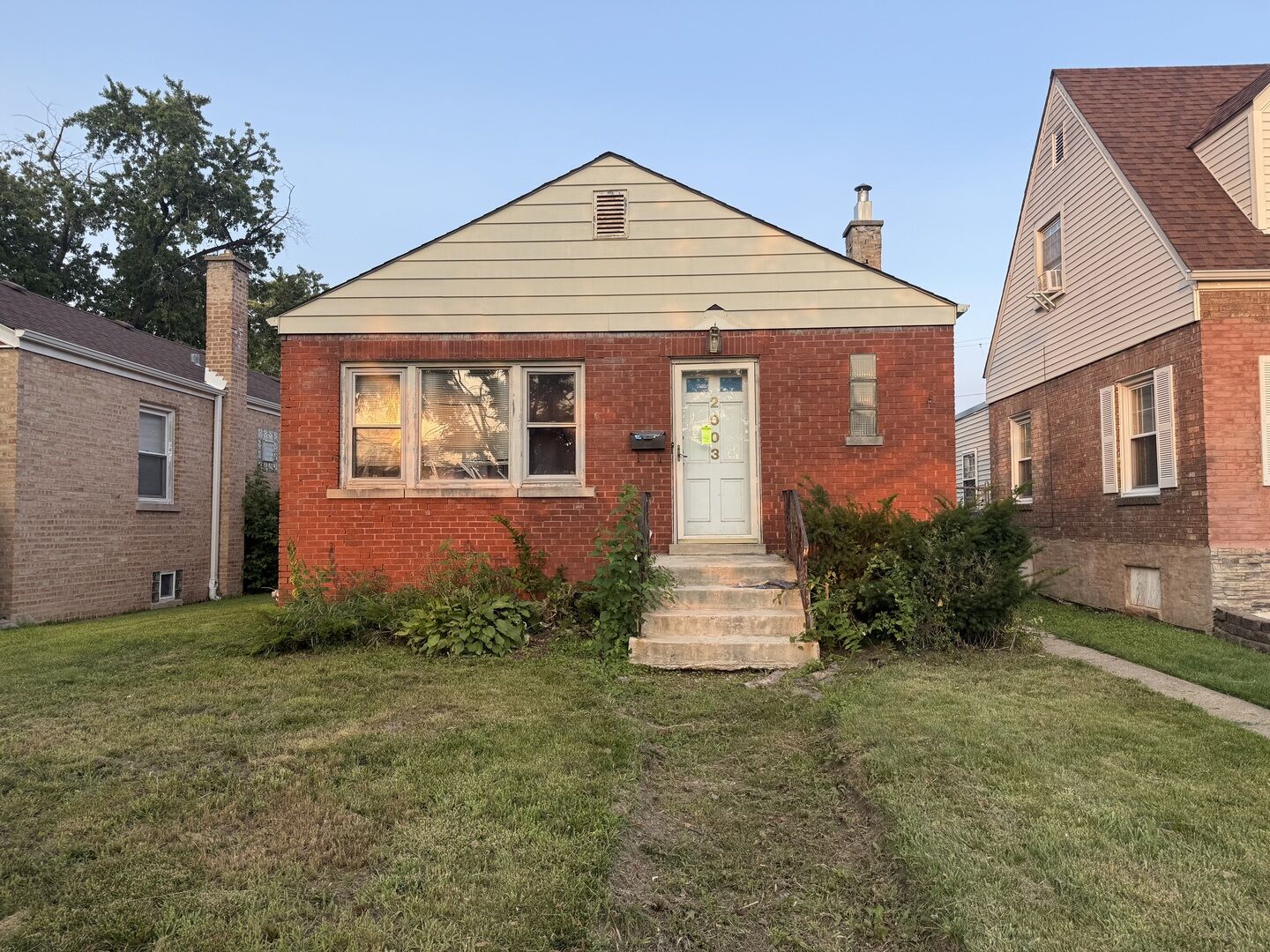 Property Photo:  2003 S 20th Avenue  IL 60155 