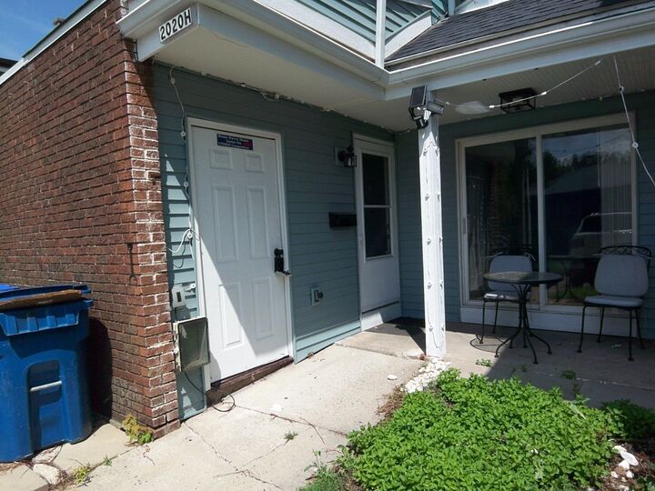 Property Photo:  2020 Berkshire Circle H  IL 60110 