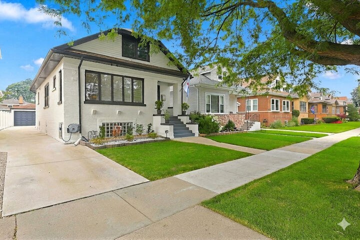 Property Photo:  7028 N Oriole Avenue  IL 60631 