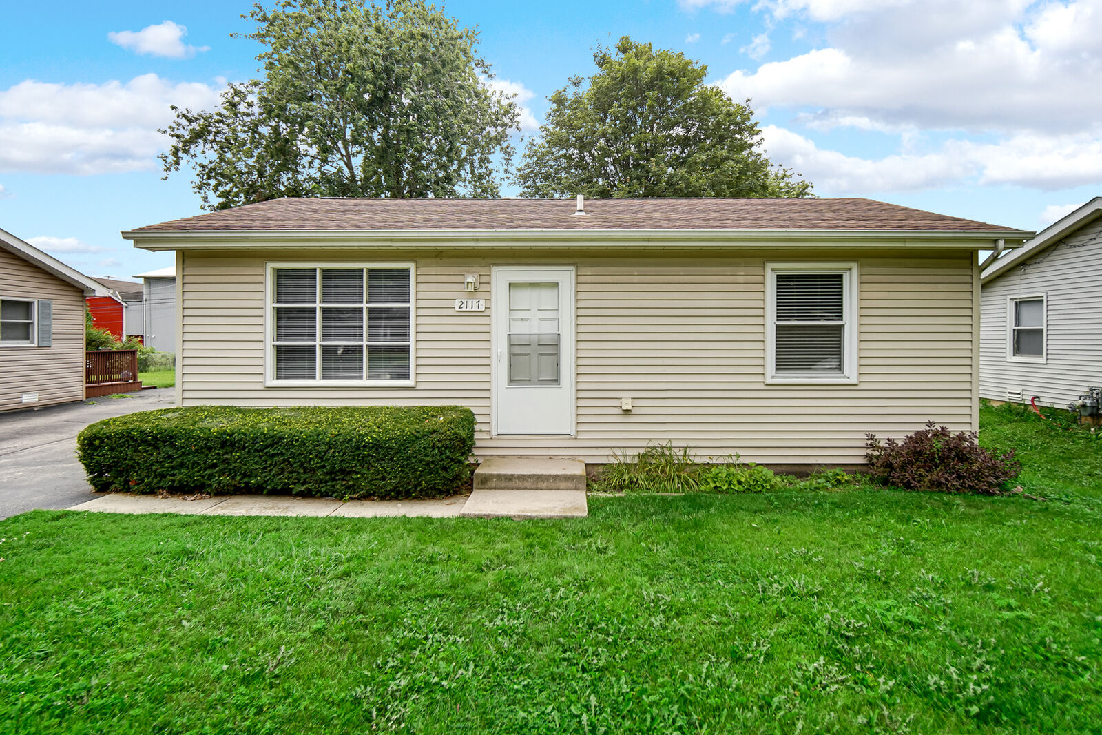 Property Photo: 2117 Greengold Street IL 60403