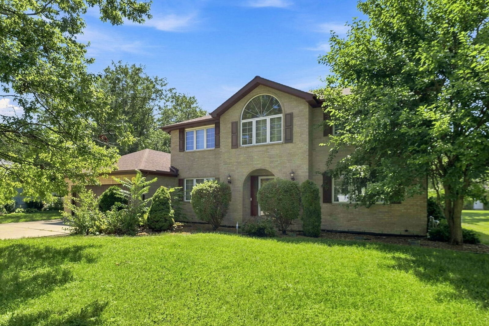 Property Photo:  10 S Hampton Court  IL 60417 