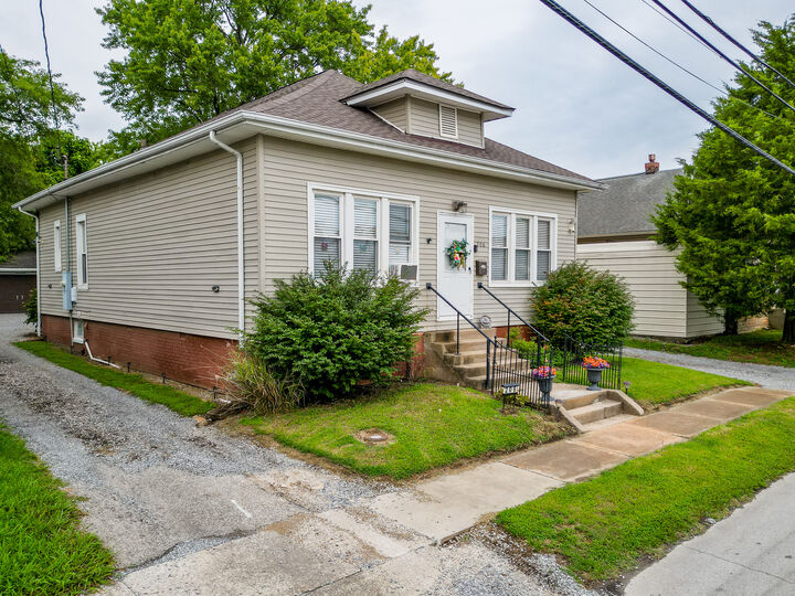 Property Photo:  206 W White Street  IL 62959 