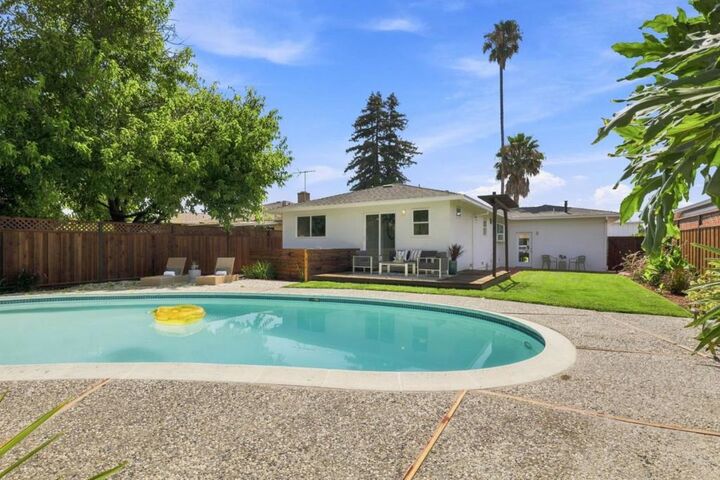 Property Photo:  2930 Jefferson Avenue  CA 94062 