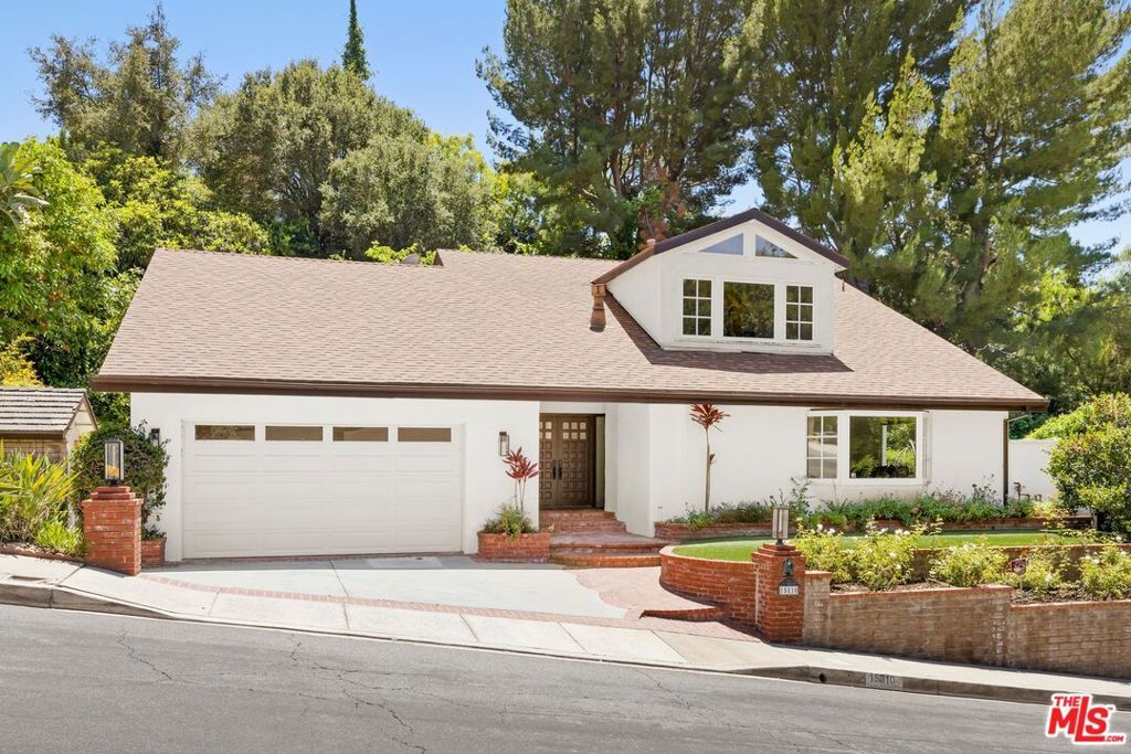 Property Photo:  15810 Castlewoods Drive  CA 91403 