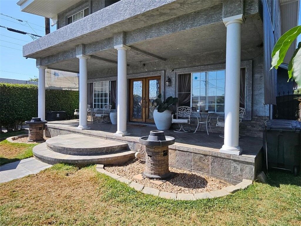 Property Photo: 1117 E 65th CA 90001